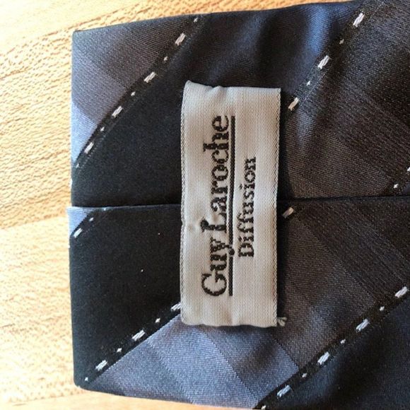 Guy Laroche 100%‎ Silk Tie - Hues of Grays/Black - Picture 4 of 4